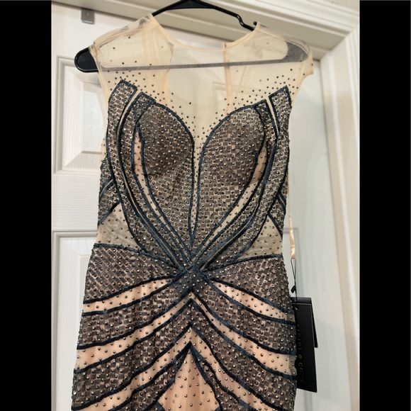 Dress - Picture 4 of 10